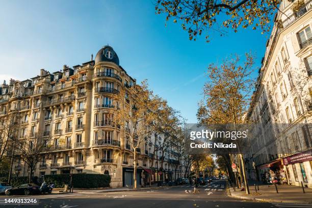 luxury buildings near eifel tower, paris, france - premium paris stock pictures, royalty-free photos & images