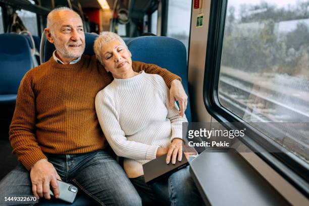 gemeinsam fahren - old woman sitting stock-fotos und bilder