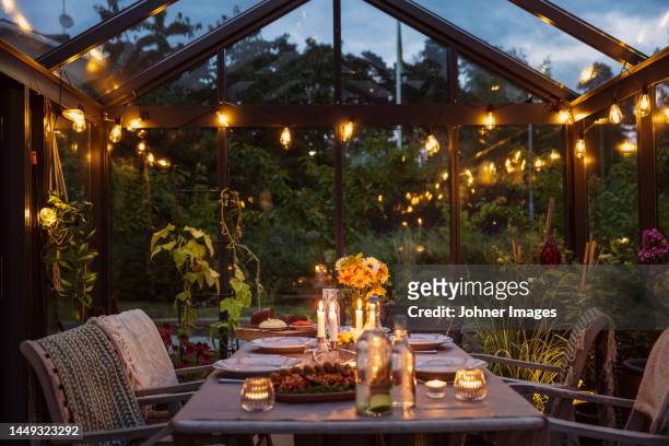 table set in greenhouse - dinner party at home stock pictures, royalty-free photos & images