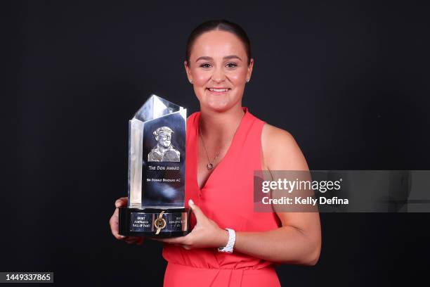 Ash Barty poses with The Don Award during the Sport Australia Hall of Fame Victorian Celebration at Melbourne Cricket Ground on December 15, 2022 in...