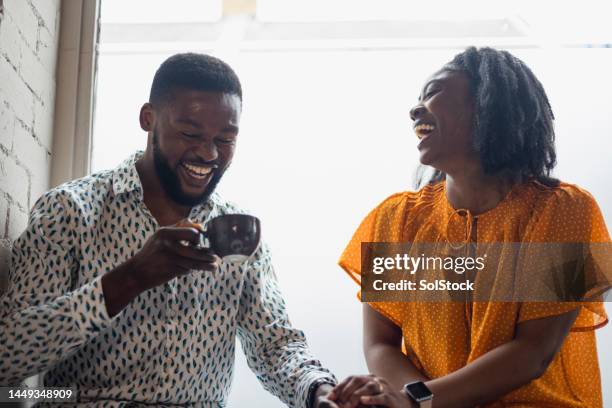 bindung über eine tasse tee - couple in cafe man beard coffee stock-fotos und bilder