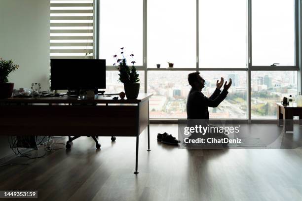 Computer Pray Photo Muslim Prayer Computer Photos and Premium High Res Pictures - Getty Images