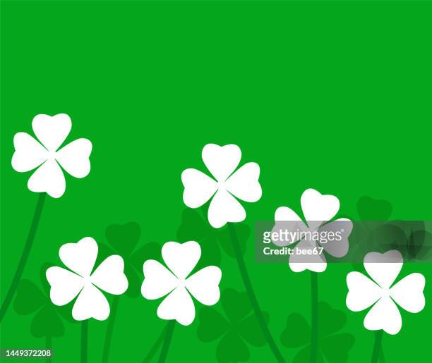4枚の花びら、緑の背景に4つの葉のクローバー、シームレスなパターンを持つクローバー。 - 4 leaf clover点の�イラスト素材／クリップアート素材／マンガ素材／アイコン素材