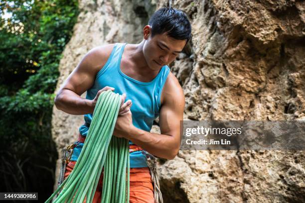 climber trying to organize the rope - taiwanese ethnicity stockfoto's en -beelden