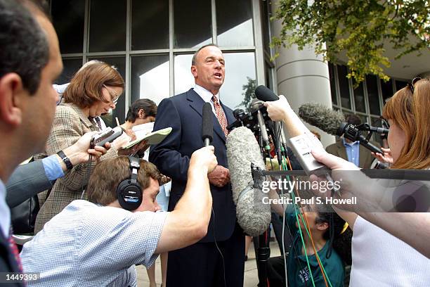 Attorney John Keker, representing former Enron CFO Andrew Fastow, speaks outside the Federal Court House October 2, 2002 in Houston, Texas. Fastow...