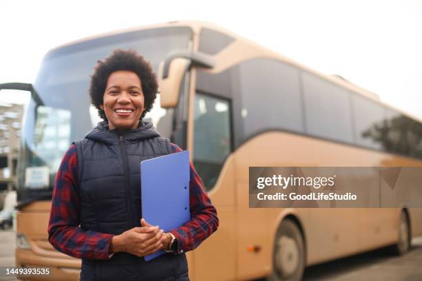 female bus driver - bus driver stock pictures, royalty-free photos & images