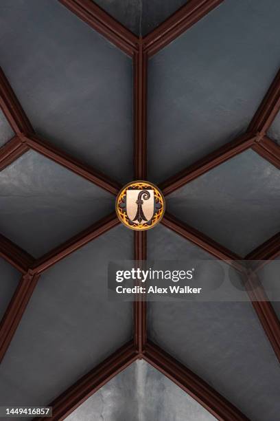 the basel-stadt swiss canton coat of arms on ceiling of historic town-hall building in basel, switzerland. - abstract stadt stockfoto's en -beelden