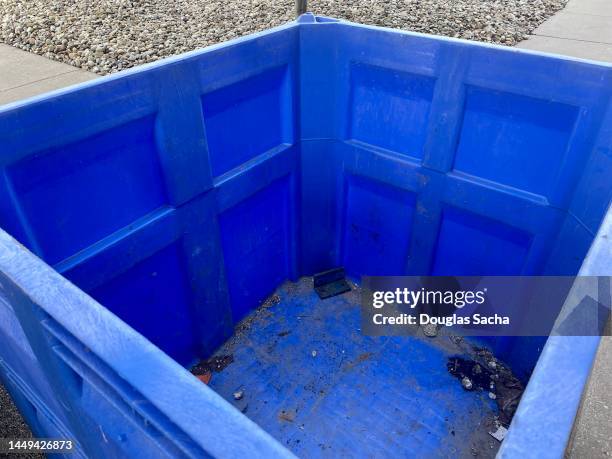 waste storage bin - industrial storage bins stockfoto's en -beelden