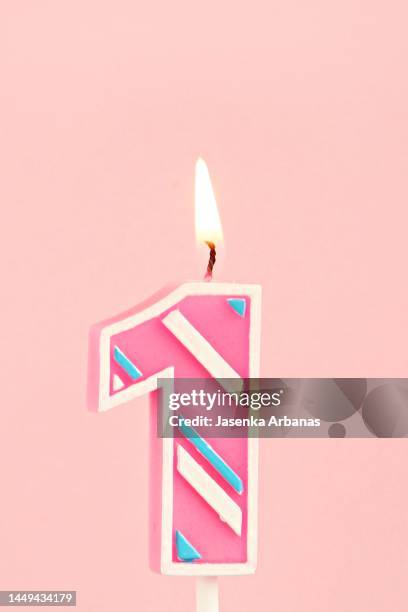 birhday candle number 1 - one year anniversary stock-fotos und bilder