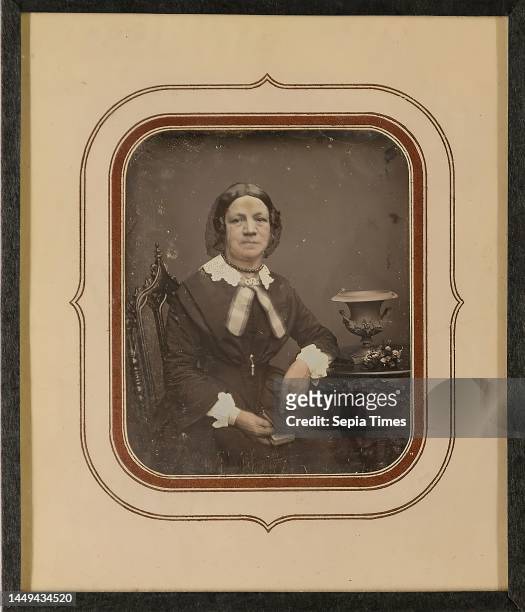 Wilhelm Breuning, woman, daguerreotype, picture size: height: 7,10 cm; width: 5,90 cm, in black ink: D. P. 338, label numbered: 24, in black ink:...