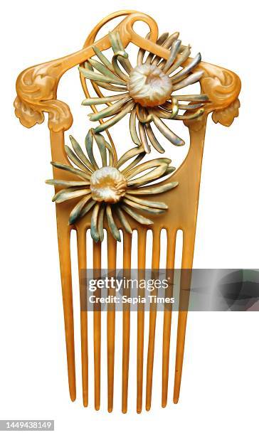 René Lalique, Jewelry comb chrysanthemums, horn, enamel, gold, opal, cast, cut, Total: Height: 16,20 cm; Width: 9,00 cm, Engraving: on the back:...