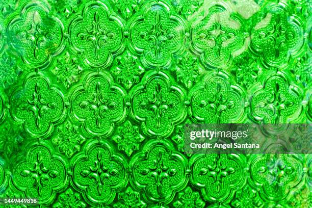 green glass background texture with pattern - mint green photos et images de collection