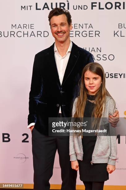Florian David Fitz and Lauri attend the "Oskars Kleid" Premiere at Astor Filmlounge on December 15, 2022 in Munich, Germany.