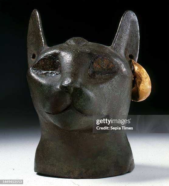 Cat head as head of the goddess Bastet, Bronze, Cast, Bronze, Total: Height: 9.7 cm; Width: 6.4 cm; Depth: 10 cm, Small sculptures/small sculptures,...