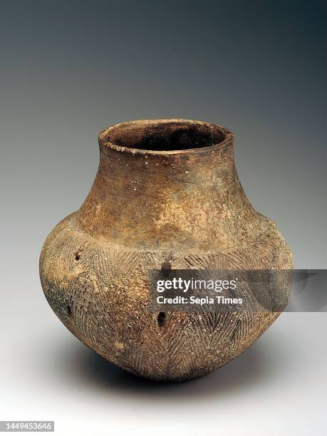 Cone neck vessel , clay, hand-modeled, incised decoration, engraved, clay, total: height: 15.2 cm; diameter: 15 cm; mouth diameter: 7.8 cm; base...