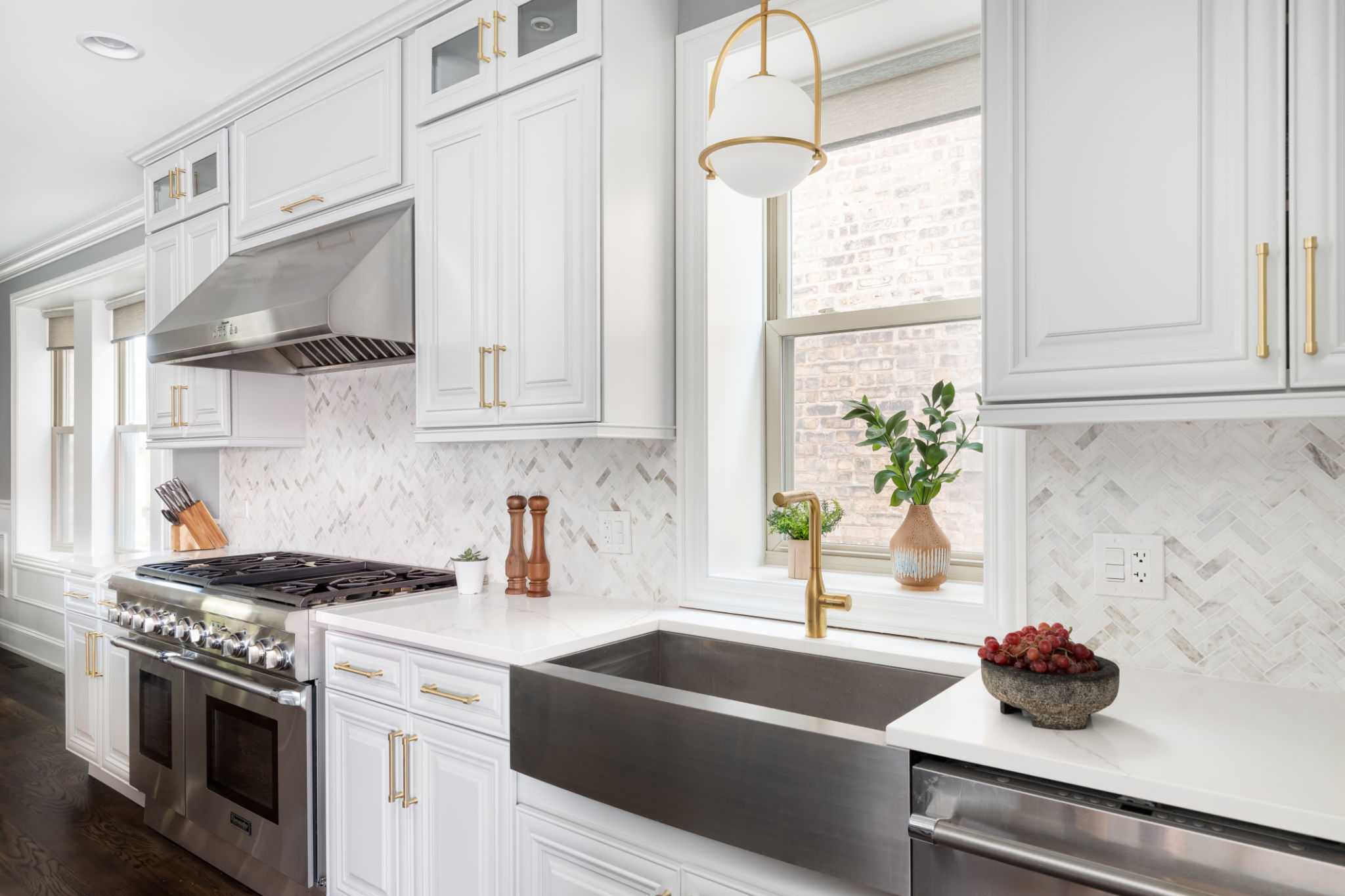 kitchen hardware coordination