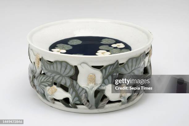 Fanny Garde, Bing & Grøndahl, Large, double-walled ornamental bowl, Acquired by Bing & Grøndahl at the 1900 World Fair in Paris, porcelain, painted,...