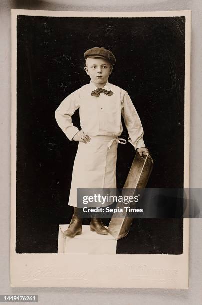 Atelier J. Hamann, Johann Hinrich W. Hamann, Der kleine Schlachter, silver gelatin paper, black and white positive process, collage, sheet size:...