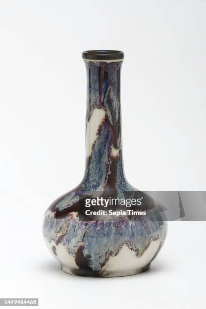 Königliche Porzellanmanufaktur Berlin, Hermann August Seger, Vase, Porcelain, glazed, Total: Height: 21,80 cm; Diameter: 12,80 cm, Porcelain mark:...