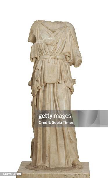 Myron, Statue of the goddess Athena , Property of the Stiftung Hamburger Kunstsammlungen, Marble, chiseled, Total: Height: 143,5 cm; Width: 52 cm;...