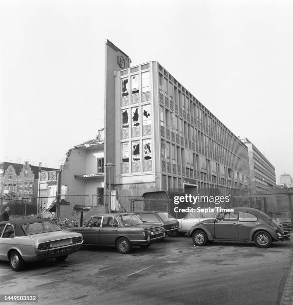 Assignment Financieel Dagblad, building in Wibautstraat exteriors, December 23, 1976.