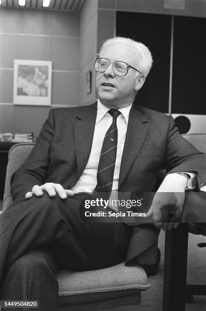 Assignment Financieel Dagblad, Mr Braakman, chairman of the Executive Board of Nationale Nederlanden, close, 26 November 1985.