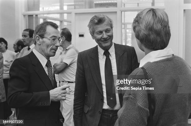 Assignment Financieel Dagblad, opening new Regional Employment Office in The Hague, Minister De Koning at the opening, September 9, 1985.