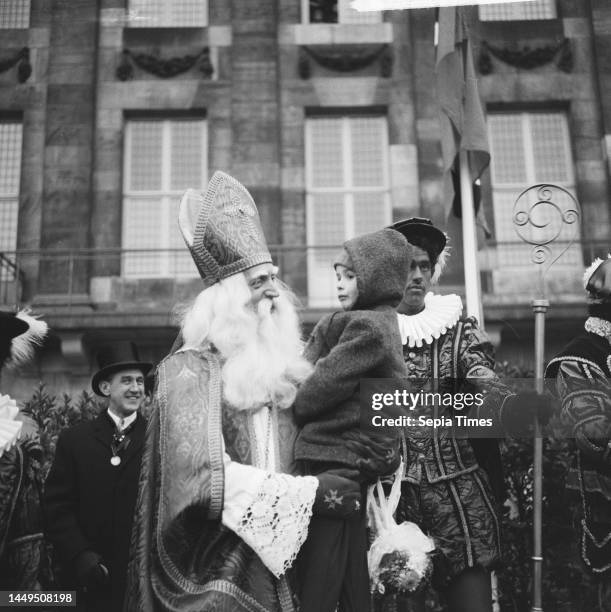 The 6-year-old Klaas Schild from Assen, the smallest Bravo brigadier with Saint Nicholas on his arm, November 20, 1965.