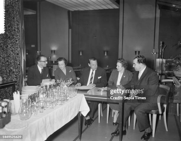 Assignments Harecaf, Ruteck Nieuwendijk, 28 March 1958, Assignments, catering industry, The Netherlands, 20th century press agency photo, news to...