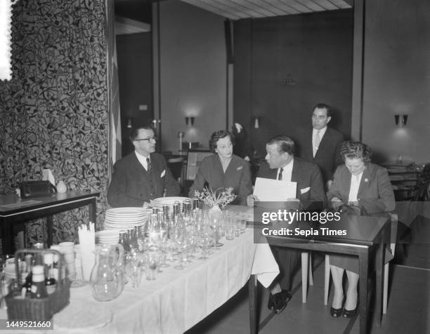 Assignments Harecaf, Ruteck Nieuwendijk, 28 March 1958, Assignments, catering, The Netherlands, 20th century press agency photo, news to remember,...