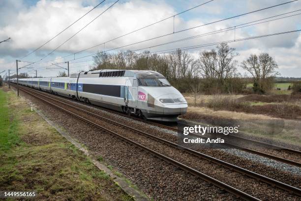 High-speed train connecting La Rochelle and Paris, here at Croix-Chapeau .