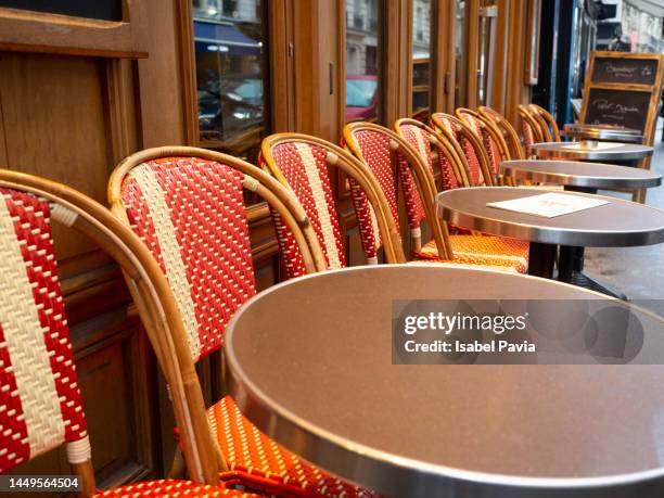 detail of bistro in paris, france - bar paris stockfoto's en -beelden