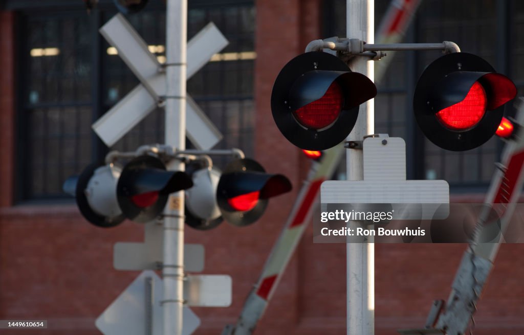Path Signal Rairlaod How Railroad Crossing Signals Work at Tracy Mcfall blog
