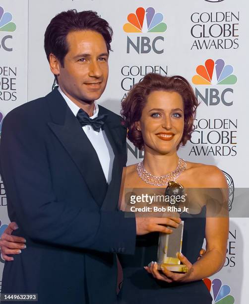 Winners Gillian Anderson and David Duchovny at Golden Globe Awards Show, January 19, 1997 in Beverly Hills, California.