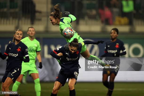 Ewa Pajor of Wolfsburg and Diana Bartovicova of Slavia Praha battle for an aerial ball during the UEFA Women's Champions League group B match between...