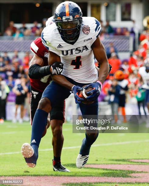 Zakhari Franklin of the UTSA Roadrunners makes a reception for a touchdown against the Troy Trojans during the second quarter of the Duluth Trading...