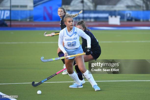 Jasmina Smolenaars of the North Carolina Tar Heels looks to pass the ball against the Northwestern Wildcats during the Division I Women’s Field...