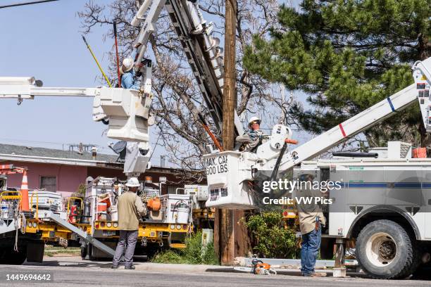 Power Line Work 126 Power Line Worker Bucket Stock Photos, High-Res Pictures, and ...