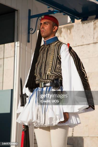 Changing of The Guard. Parliament Building. Syntagmatos Square. Syntagma District. Athens. Greece. Europe Cambio della Guardia. Palazzo Del...