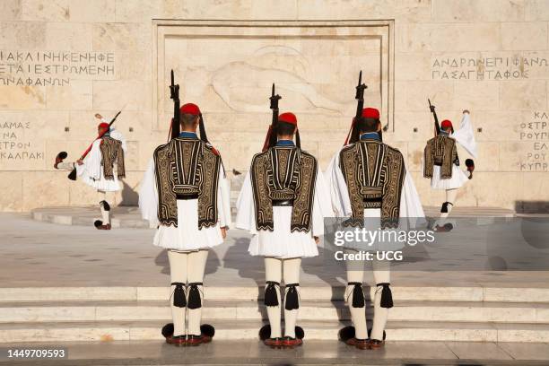 Changing of The Guard. Parliament Building. Syntagmatos Square. Syntagma District. Athens. Greece. Europe Cambio della Guardia. Palazzo Del...