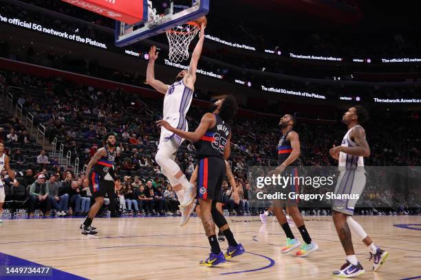 Domantas Sabonis of the Sacramento Kings drives to the basket agaisnt Marvin Bagley III of the Detroit Pistons during the first half at Little...