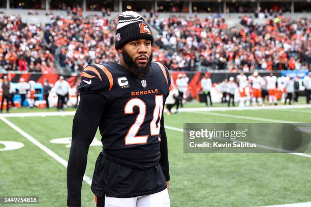 Vonn Bell of the Cincinnati Bengals walks to midfield prior to an NFL football game against the Cleveland Browns at Paycor Stadium on December 11,...