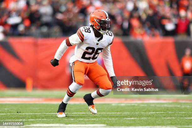 Greedy Williams of the Cleveland Browns drops into pass coverage during an NFL football game against the Cleveland Browns at Paycor Stadium on...