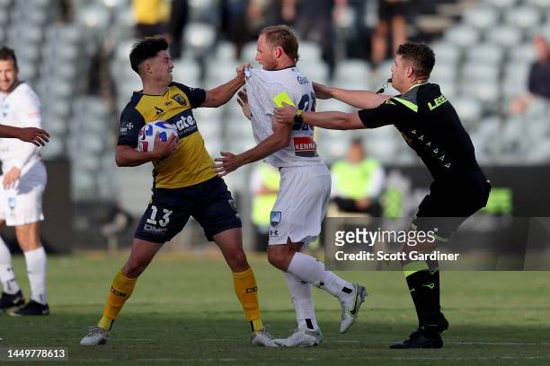 Referee Jack Morgan attempts to seperate Rhyan Grant of Sydney FC and Harry Steele of the Mariners during the round eight A-League Men's match...