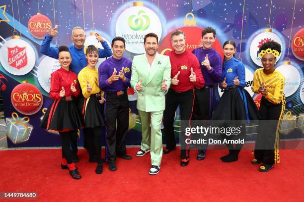 Hugh Sheridan poses with members of The Wiggles on the red carpet at Woolworths Carols In The Domain at The Royal Botanic Gardens on December 17,...