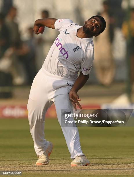 Rehan Ahmed of England bowls on the first day of the third Test between Pakistan and England at Karachi National Stadium on December 17, 2022 in...