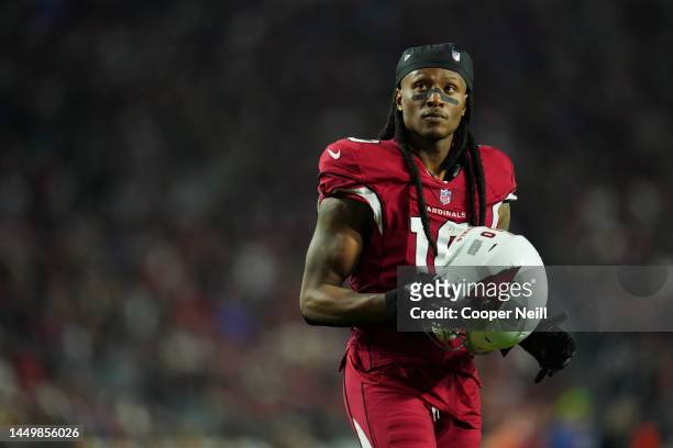DeAndre Hopkins of the Arizona Cardinals gets set against the New England Patriots at State Farm Stadium on December 12, 2022 in Glendale, Arizona.