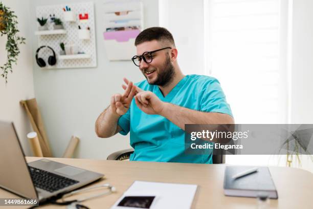 Dr In Sign Language 118 Sign Language Interpreter Hospital Stock Photos, High-Res Pictures ...