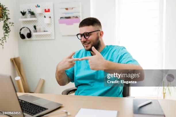 Dr In Sign Language 123 Sign Language Interpreter Hospital Stock Photos, High-Res Pictures ...