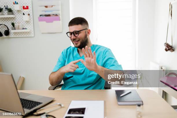 Dr In Sign Language 123 Sign Language Interpreter Hospital Stock Photos, High-Res Pictures ...